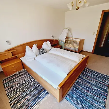 Haus Raetikon 公寓 *